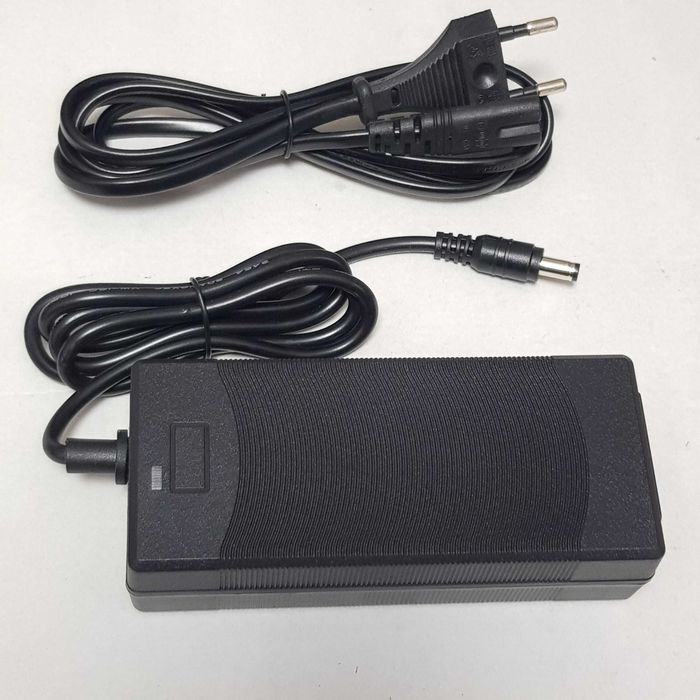 Incarcator Ebike  Li-ion de 54,6V, 48V, cu 2A, mufa 5.5x2.5