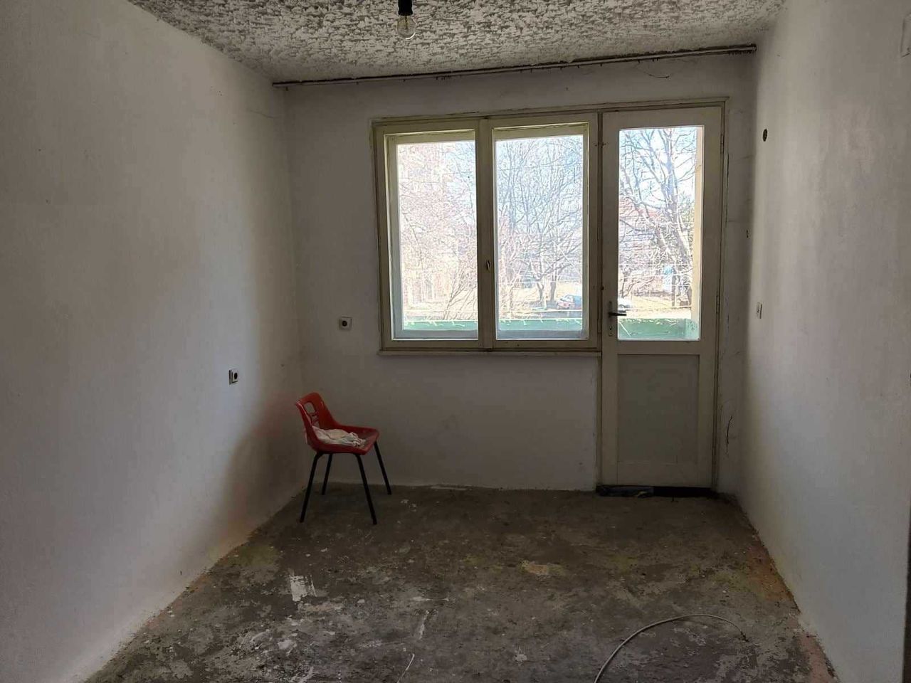 Продава се Тристаен апартамент в Левски - 100 кв.м за 418 €/кв.м - Снимка #3