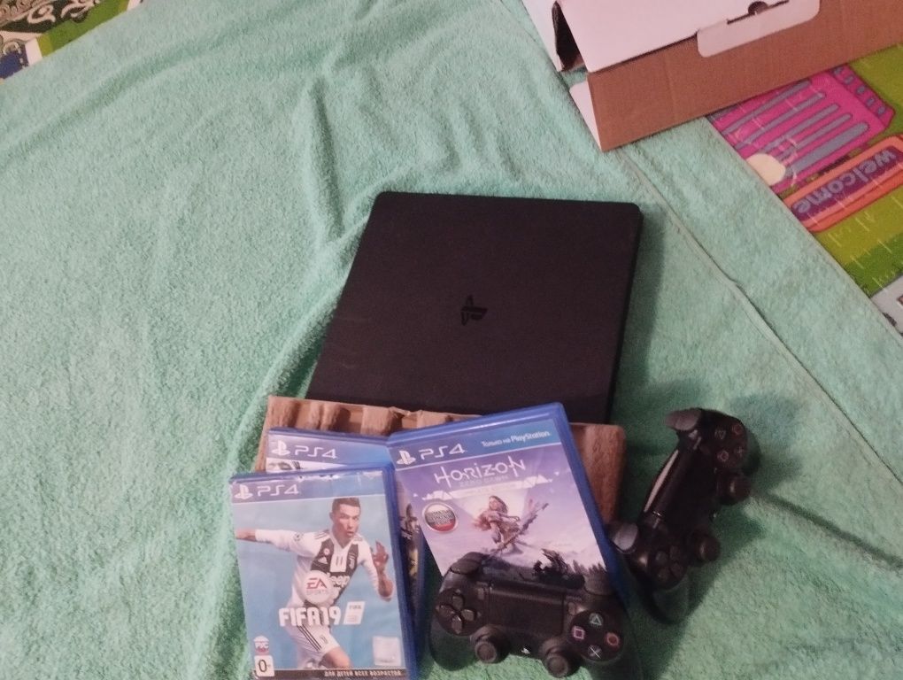Продаётся PlayStation 4 очень хороший есть игры