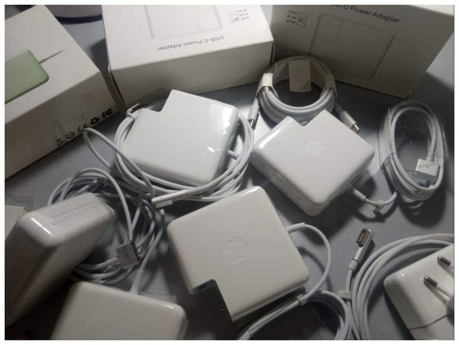 на MacBook 85W Air и Pro - зарядка, блок питания, шнур.
