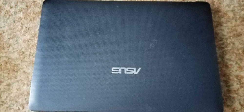 Продавам лап топ asuss..