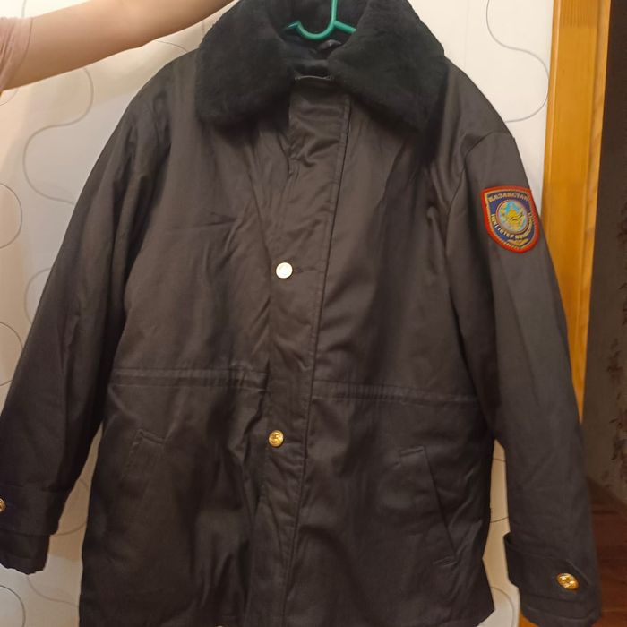 Продаются милицейские  зимние бушлаты