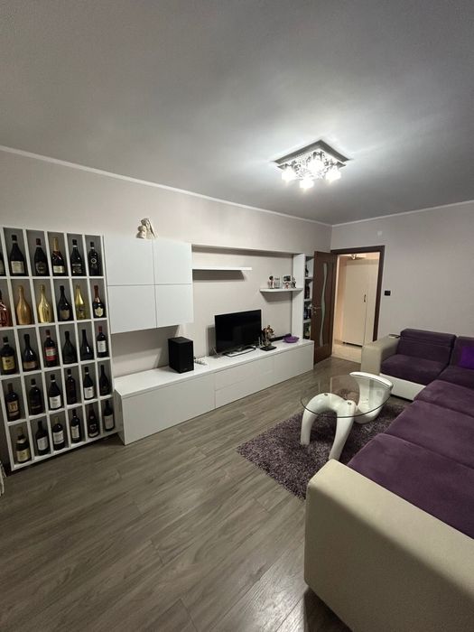 Inchiriez apartament