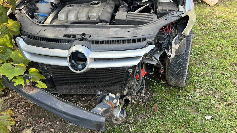 Vand Golf 5 plus din 2007 lovit partea stanga