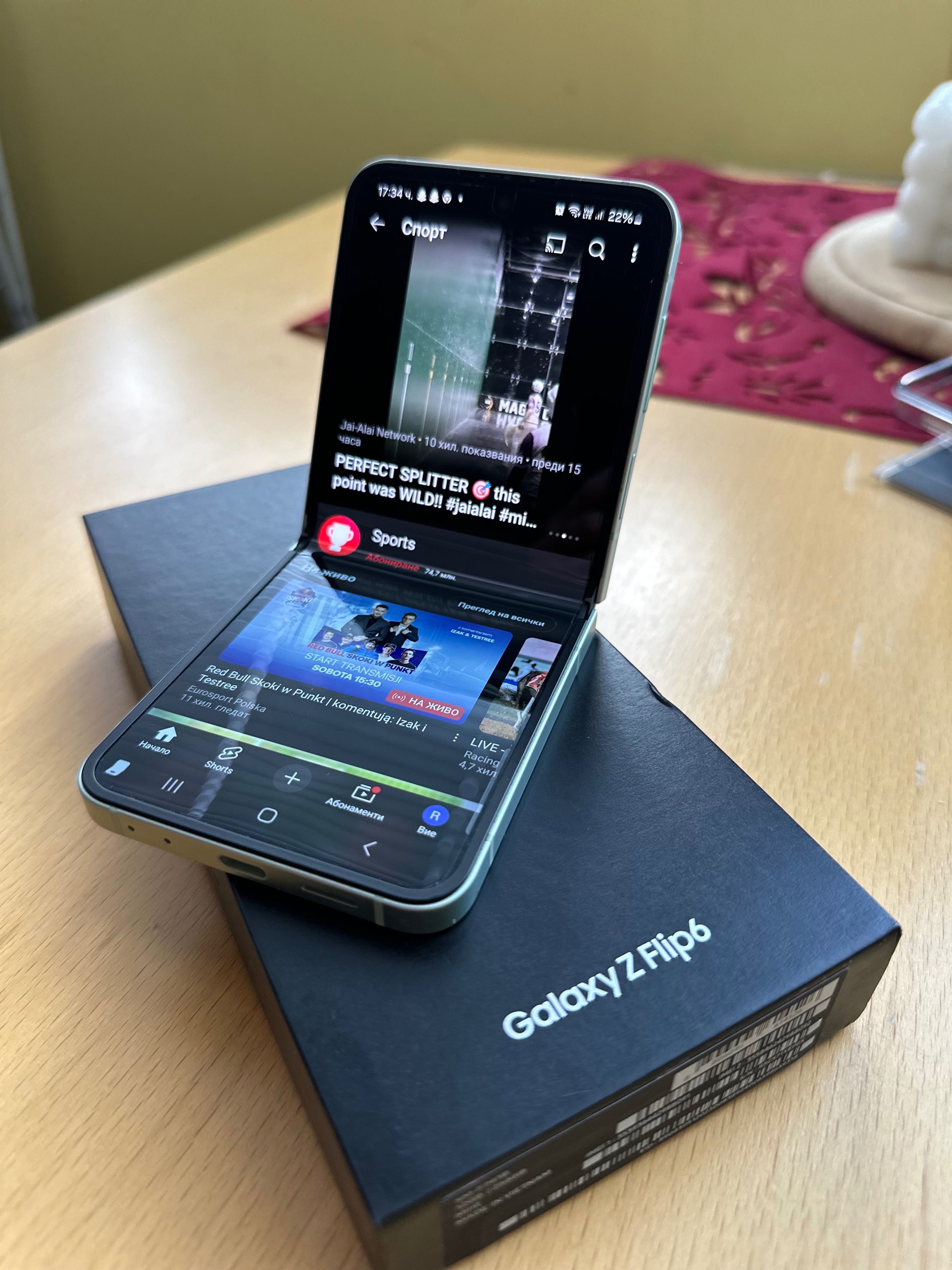 Samsung Galaxy Z Flip 6 + подарък оригинален калъф