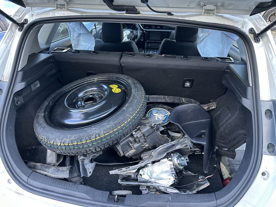 Toyota Auris Тойота Аурис 1.8 hybrid CVT 136 кс 2016г НА ЧАСТИ!