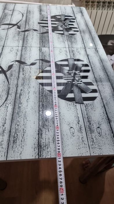 Продаю кухни стол стеклянный и 6 штук стулья