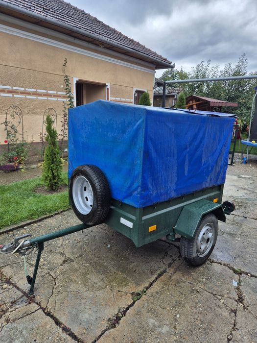 Remorcă     auto