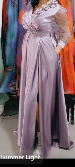 Rochie ocazie se potrivește și la gravidute