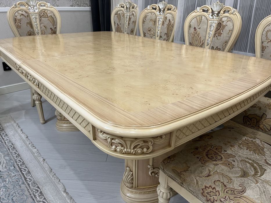 Продам стол со стульями в хорошем состоянии