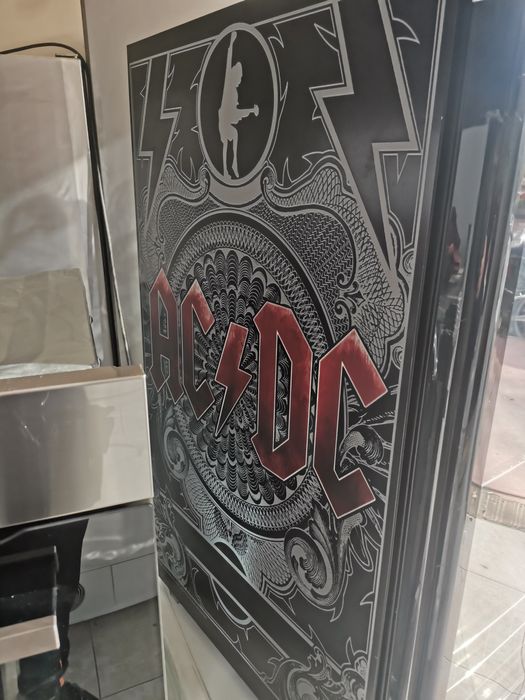 Хладилна ветрина пюсова