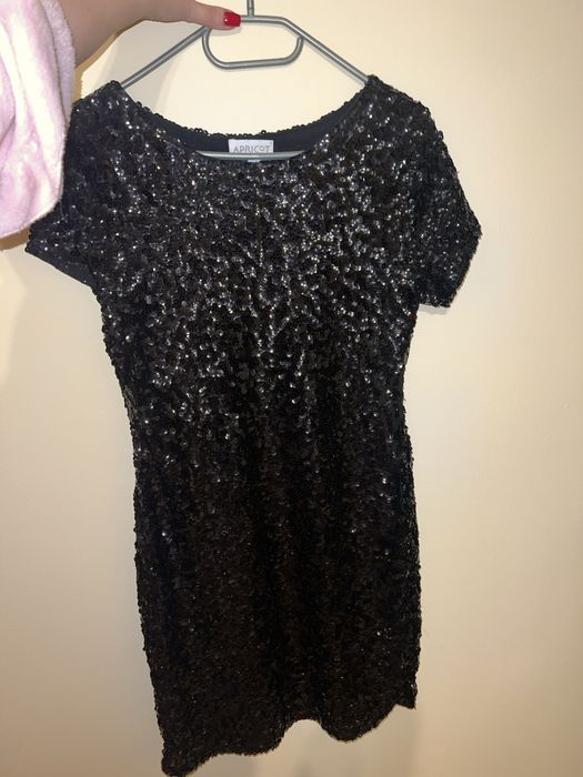 Vand rochita scurta cu paiete