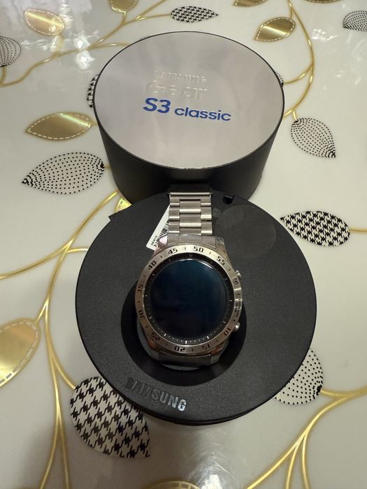 Продам часы Samsung S3 classic