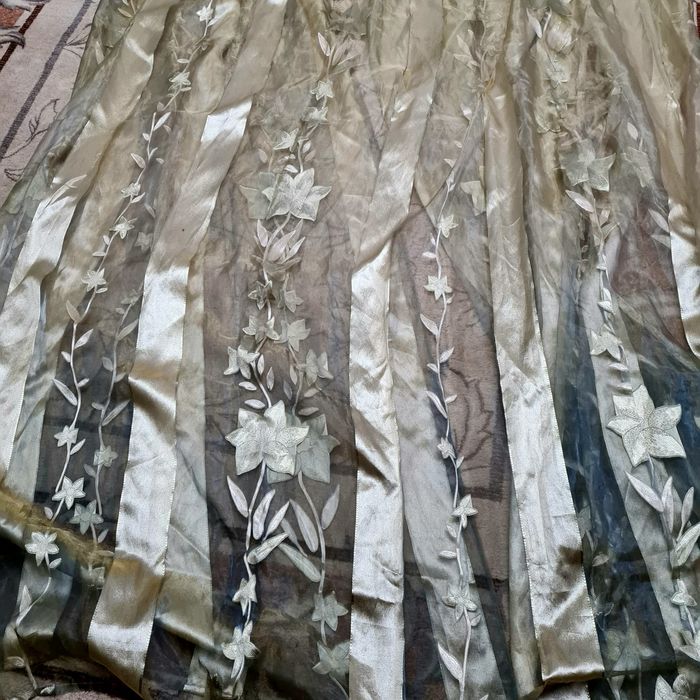 Тюль  золотистая