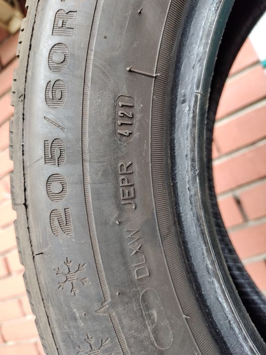 Продавам 4 зимни гуми 205/60/16 Dunlop