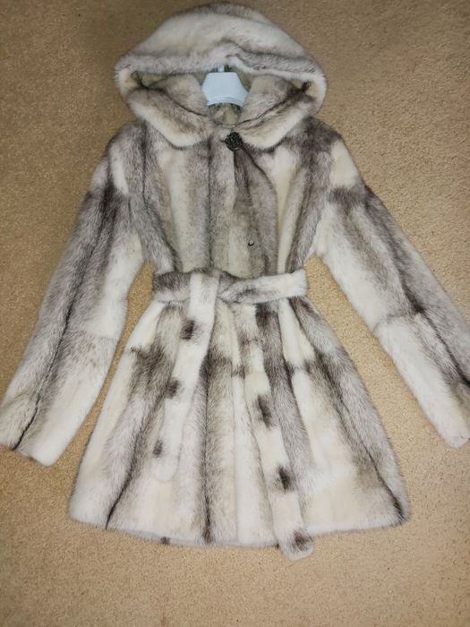 Разгрузка гардероба.