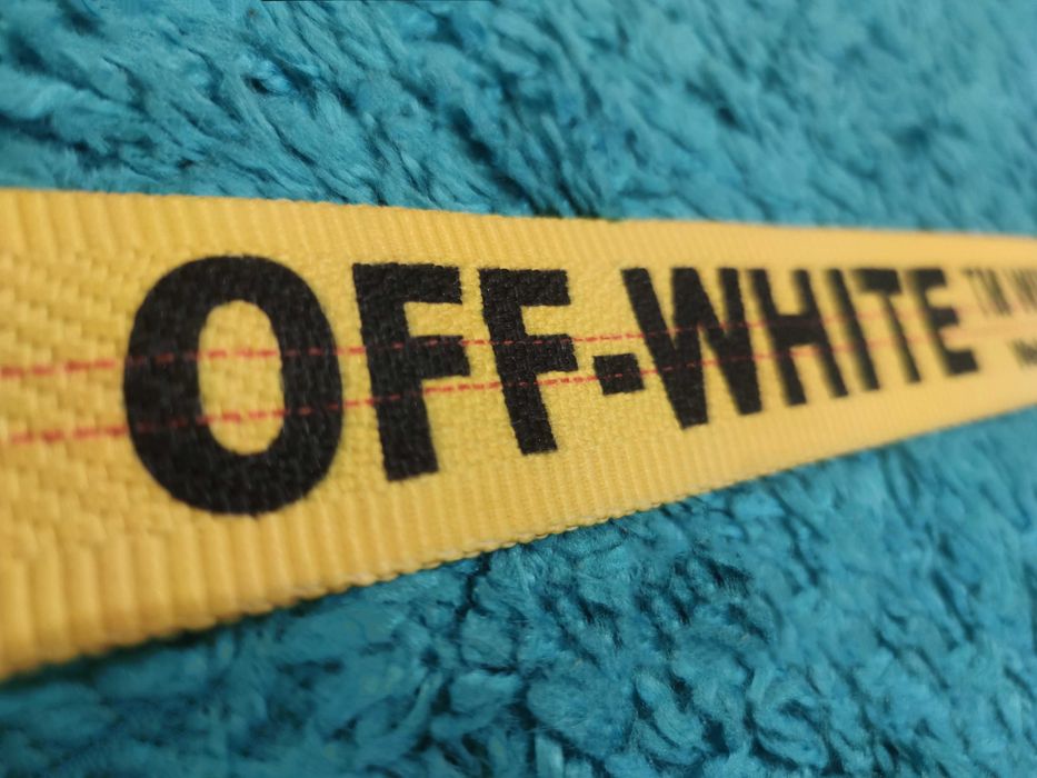 Curea Off White - Yellow Edition