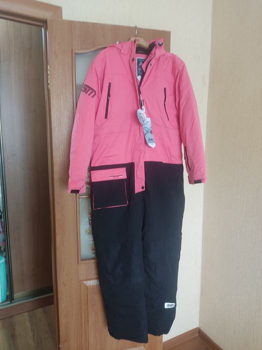 Продам новый зимний комбинезон