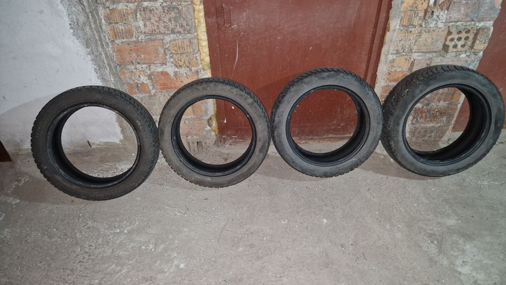 Продавам зимни гуми Kumho: 2 бр. 155/60/15 и 2 бр. 175/55/15