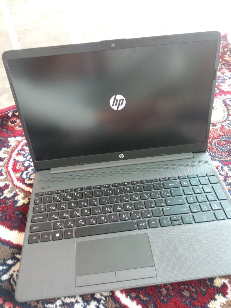 Notebook sotiladi