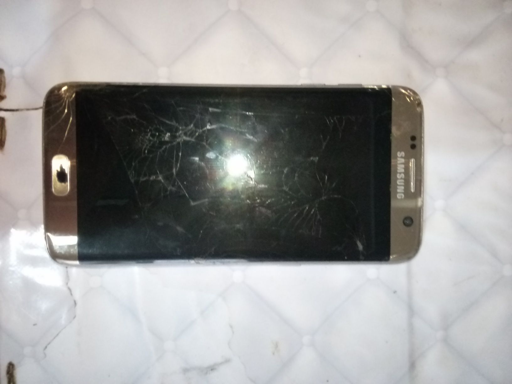 Telefon zapchastga oladiganlar boʻlsa yozing