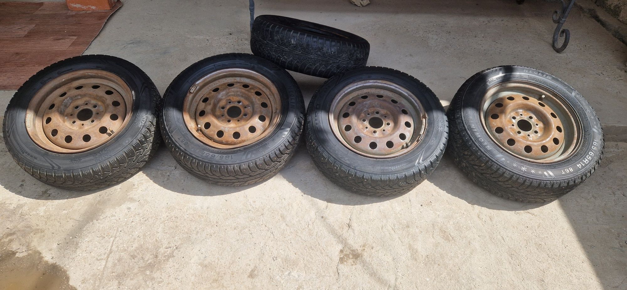 Зимние шины 185/65 R14
