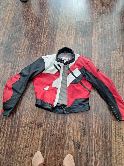 Vand costum ,casca si ghete moto