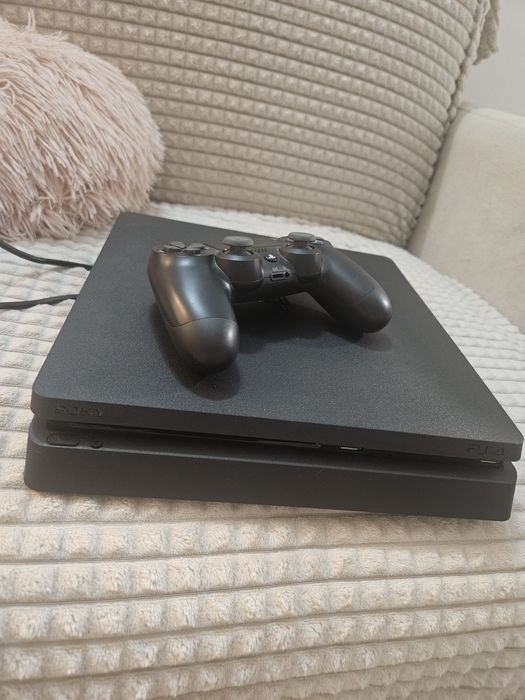 Playstation 4 slim