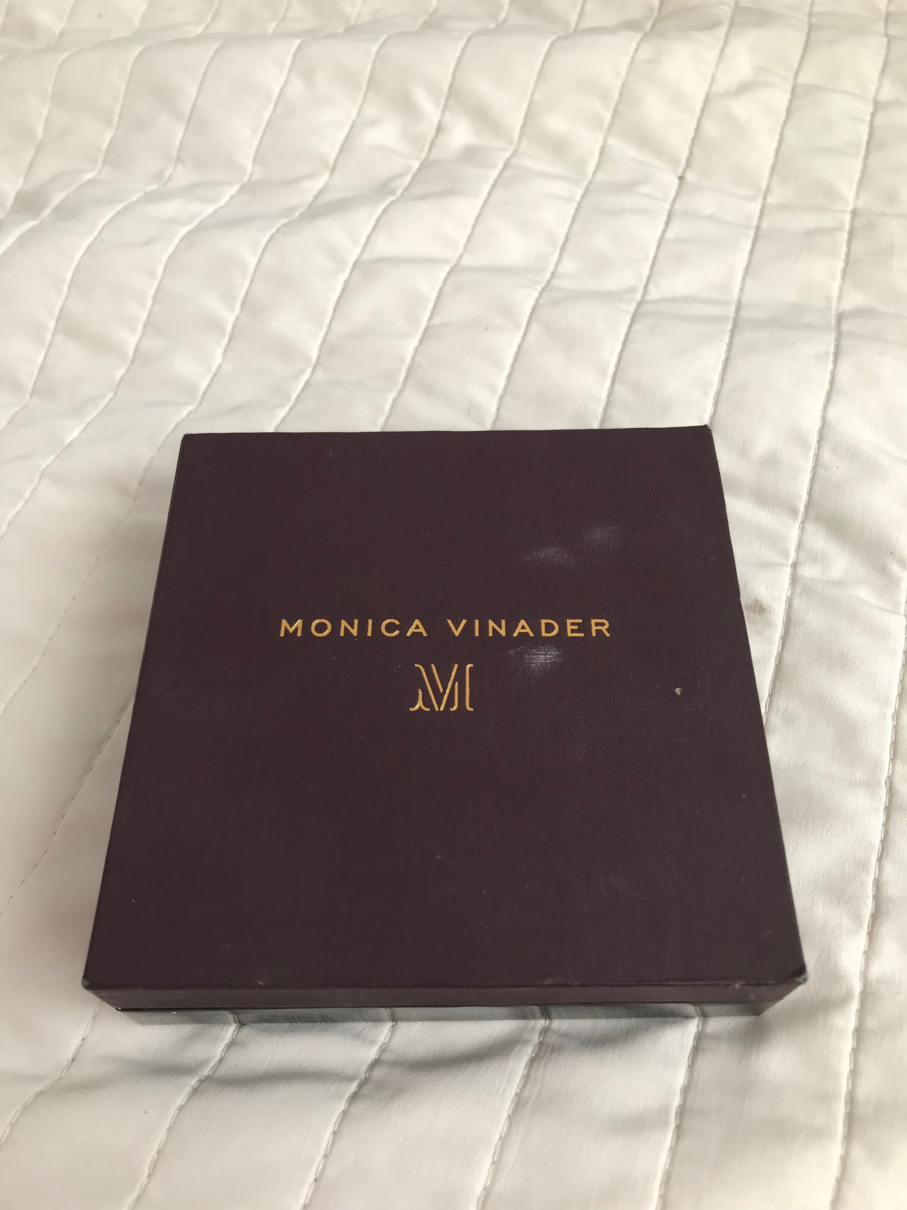 Продавам обеци Monica Vinader