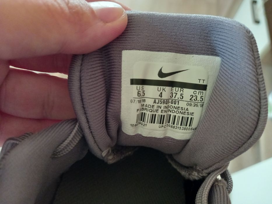 Маратонки Nike 37,5