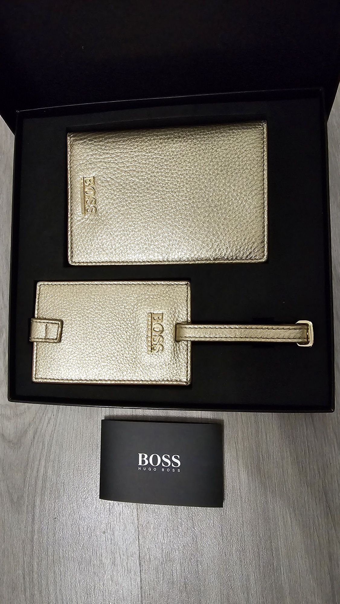 Мъжки кожен златист портфейл и бадж за документи  HUGO BOSS /НОВ/