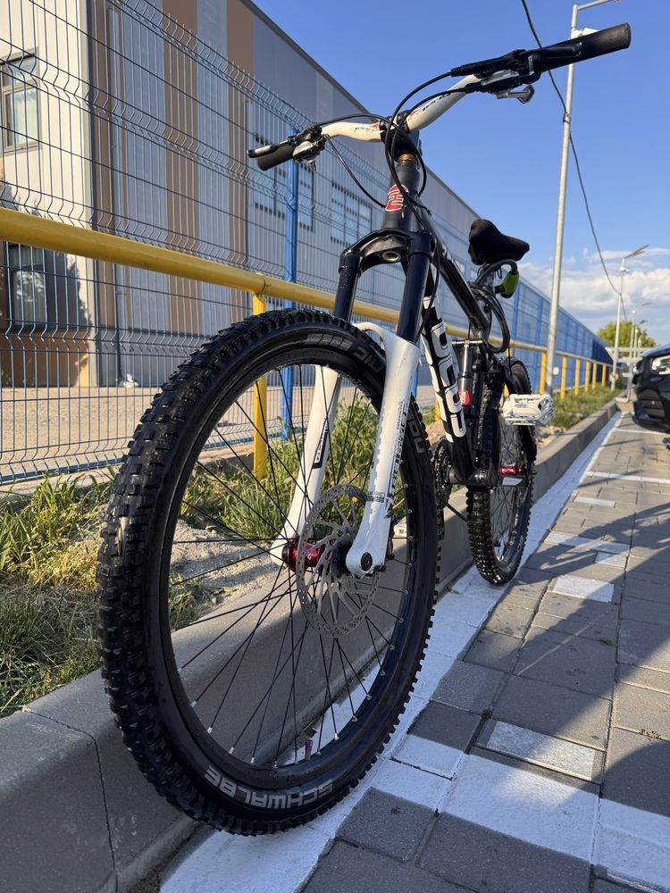Bicicleta FOCUS Bud extreme full suspension