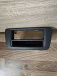Rama casetofon seat ibiza 6j