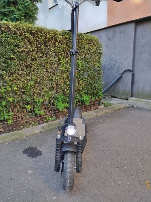 Vând trotineta electrica