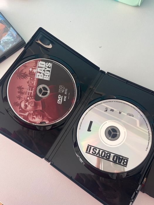 Продавам дискове - angels and demons, bad boys, rush hour