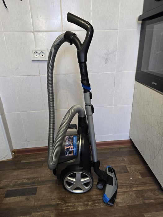 Пылесос. Филипс. Philips FC9735. отлично работает.
