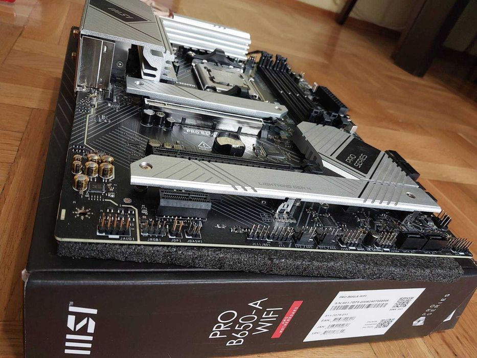 AMD Ryzen 7 9700X + MSI Pro B650-A Wi-Fi