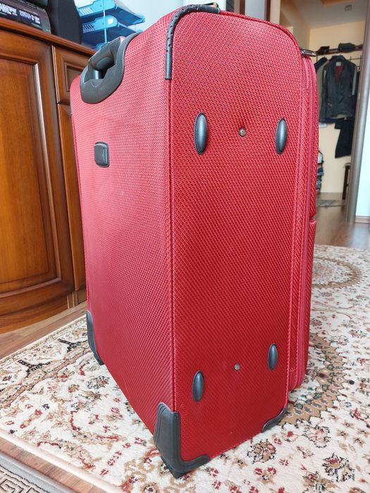 Большой трендовый чемодан для туризма, путешествий, хранения.
