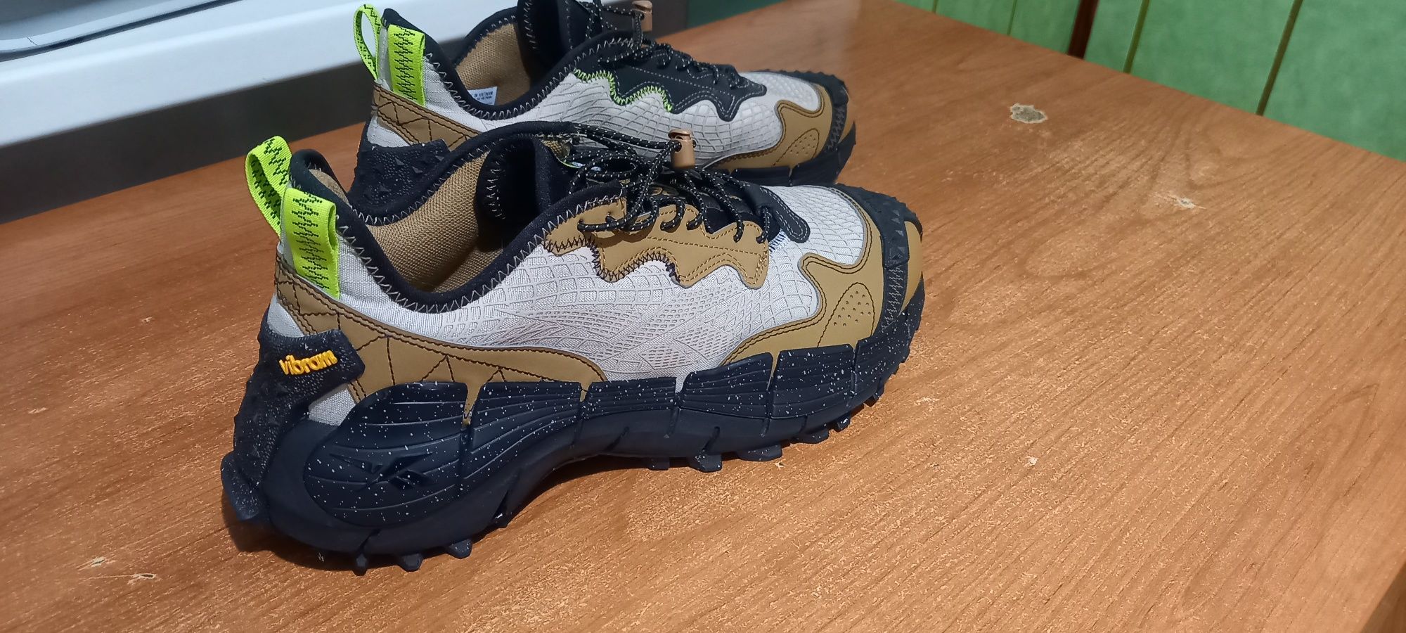 Продам  кроссовки Reebok Kinetica 2