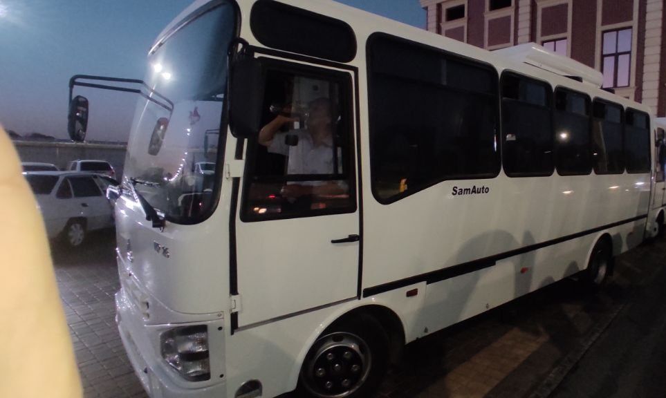 Avtobus ISUZU SAZ NP 21