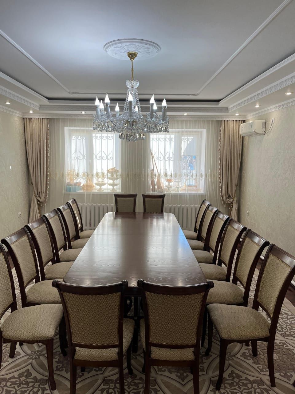 Стол со стулями  продается