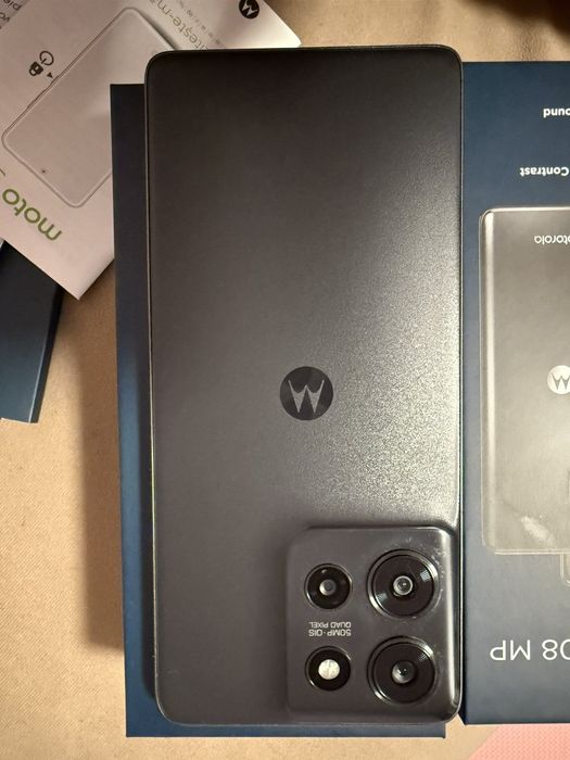 Продавам почти нов телефон