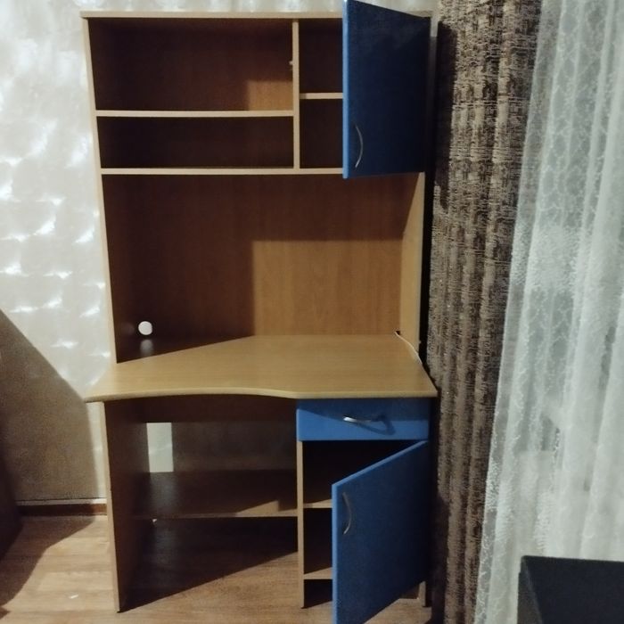 Продаём стол компьютерный
