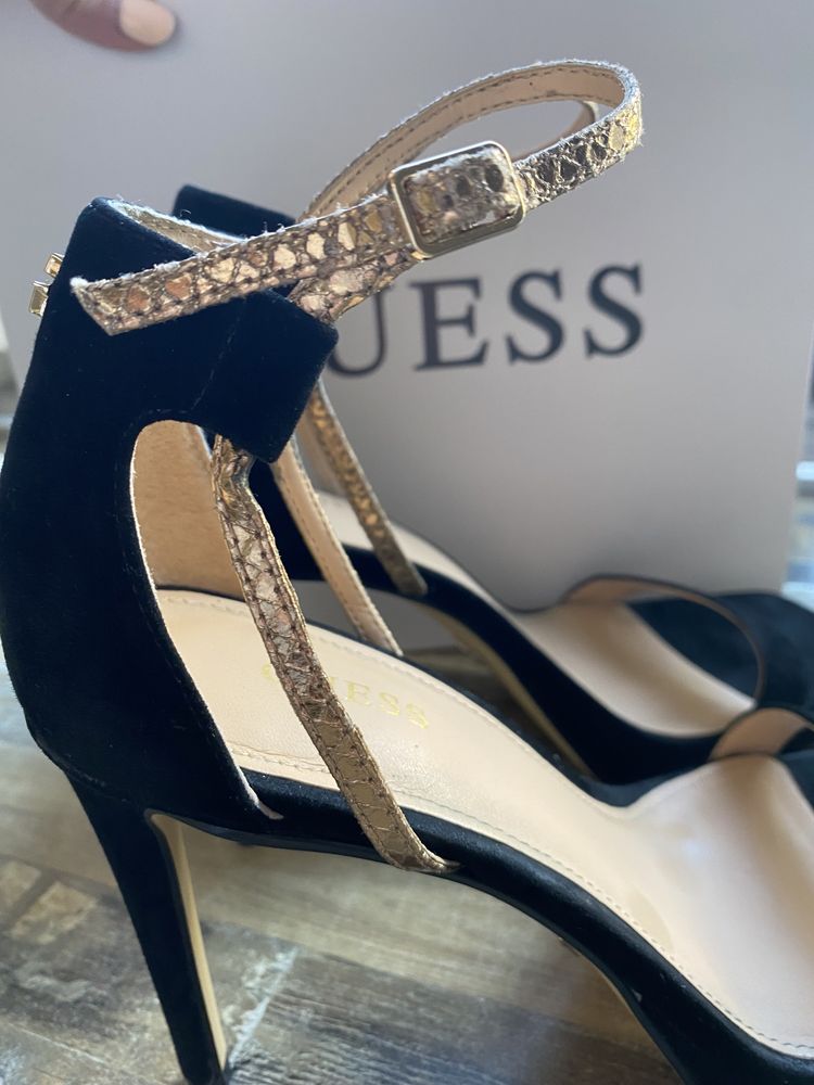 Обувки, сандали GUESS 38 номер