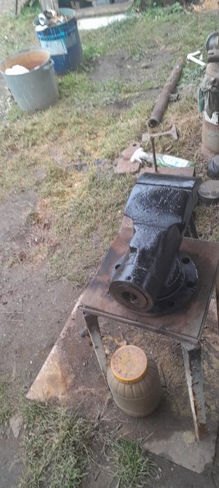 Продам слесарные тиски