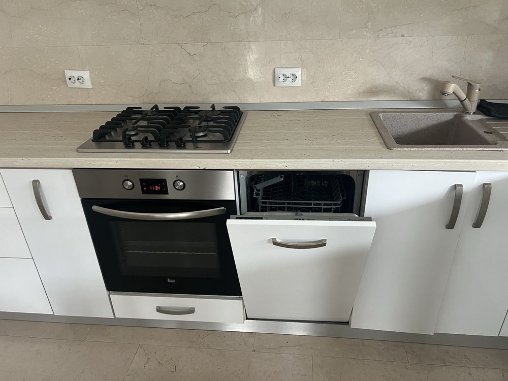 Inchiriez apartament la casa la 5 minute de centrul orasului de mers p