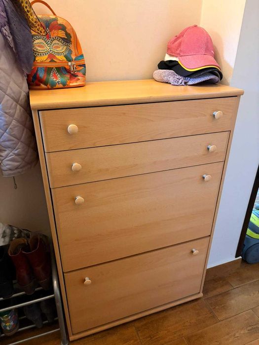 Pantofar modern cu sertare și spații de depozitare