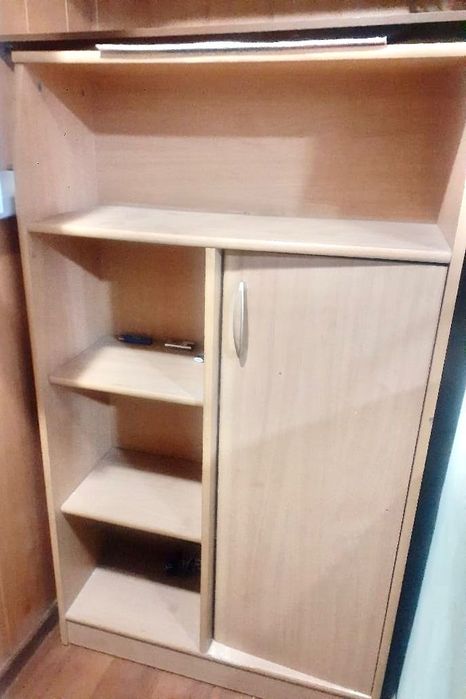 Шкаф с полками .