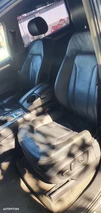 Dezmembrez Audi Q7 an 2008 motor 3.0 tdi 171 kw 233 cp BUG interior complet scaun sofer pasager scaune fata bancheta spate 6-7 locuri plafon palasolar furtun intercooler timonerie carcasa filtru aer debitmetru aer turbo turbina turbosuflanta dezmembrari
