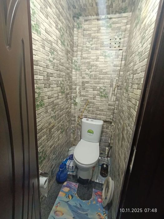 Продается 2/7/9 общежитие 
3/3/4 полуторец
Есть акфа сантехника пласти